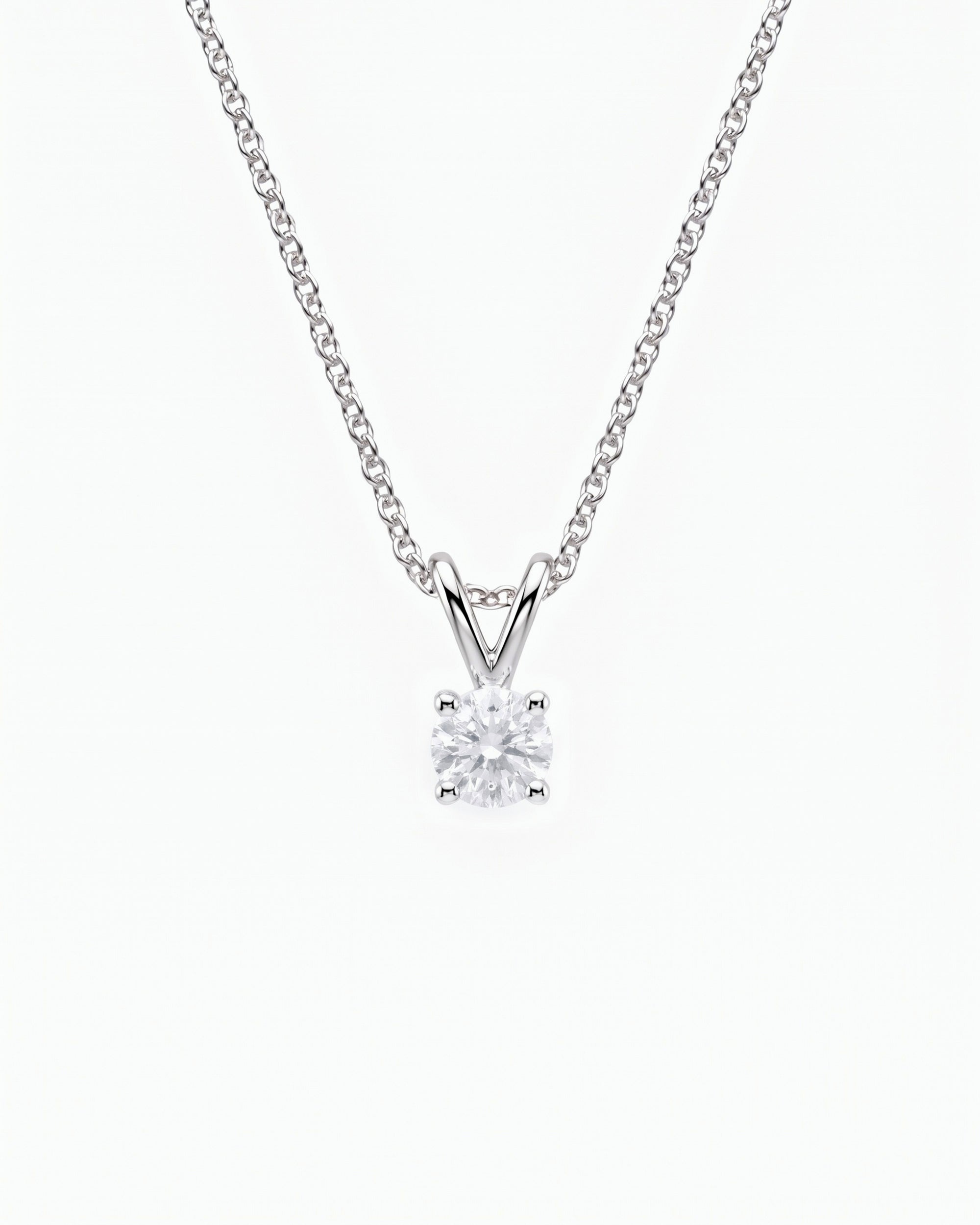 Como Round White Sapphire Pendant Necklace
