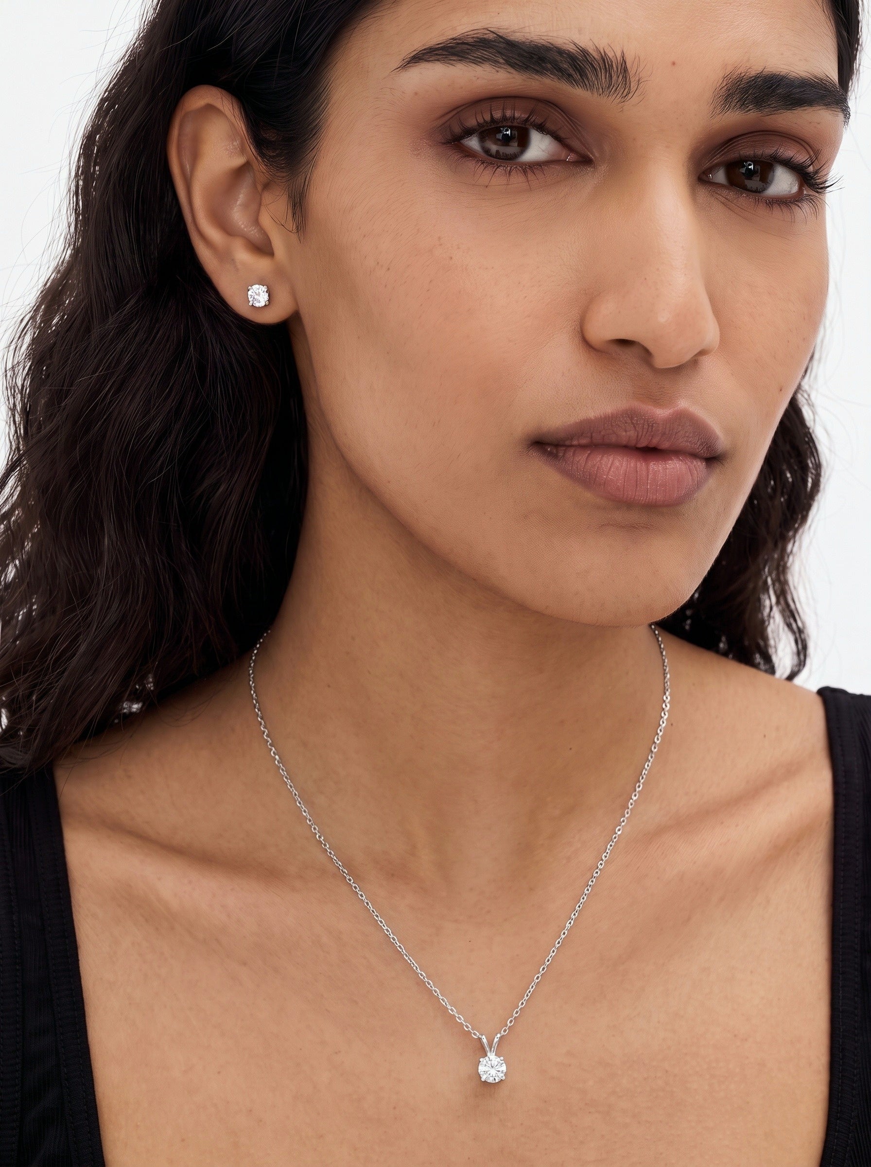 Como Round White Sapphire Pendant Necklace