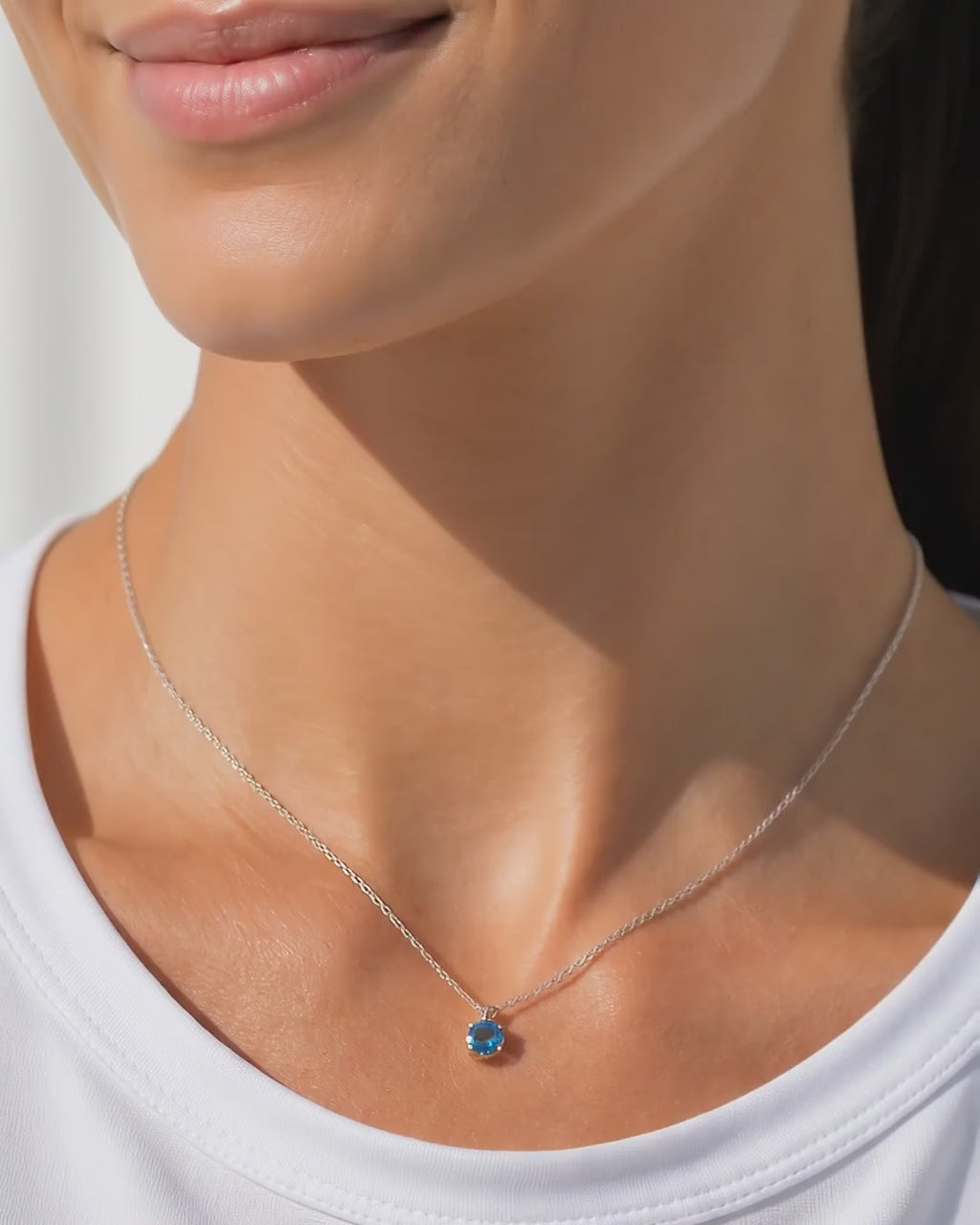 Como Round London Blue Topaz Pendant Necklace - Video